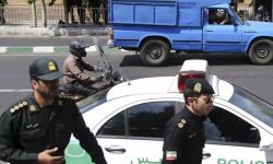 مجهولون يفجرون قنبلة صوتية في مبنى حكومي بإيران